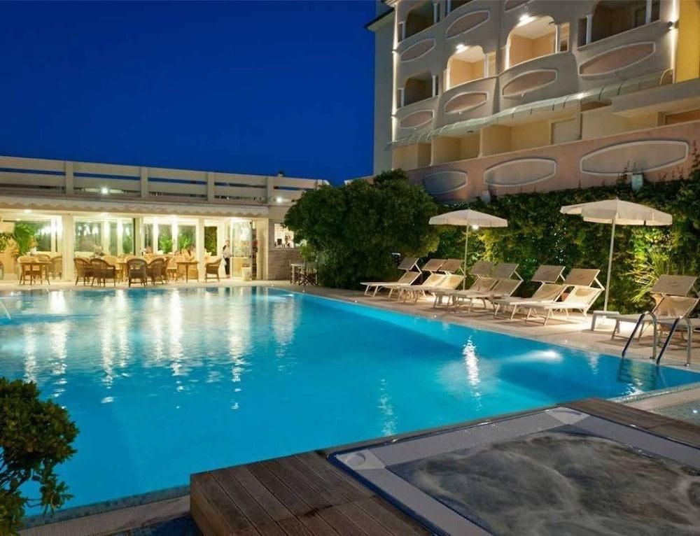 Hotel Derby Exclusive Milano Marittima Extérieur photo